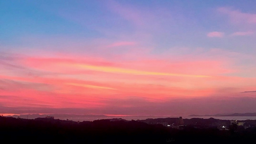 海に沈む夕日をゆっくりと眺めるひと時♪♪