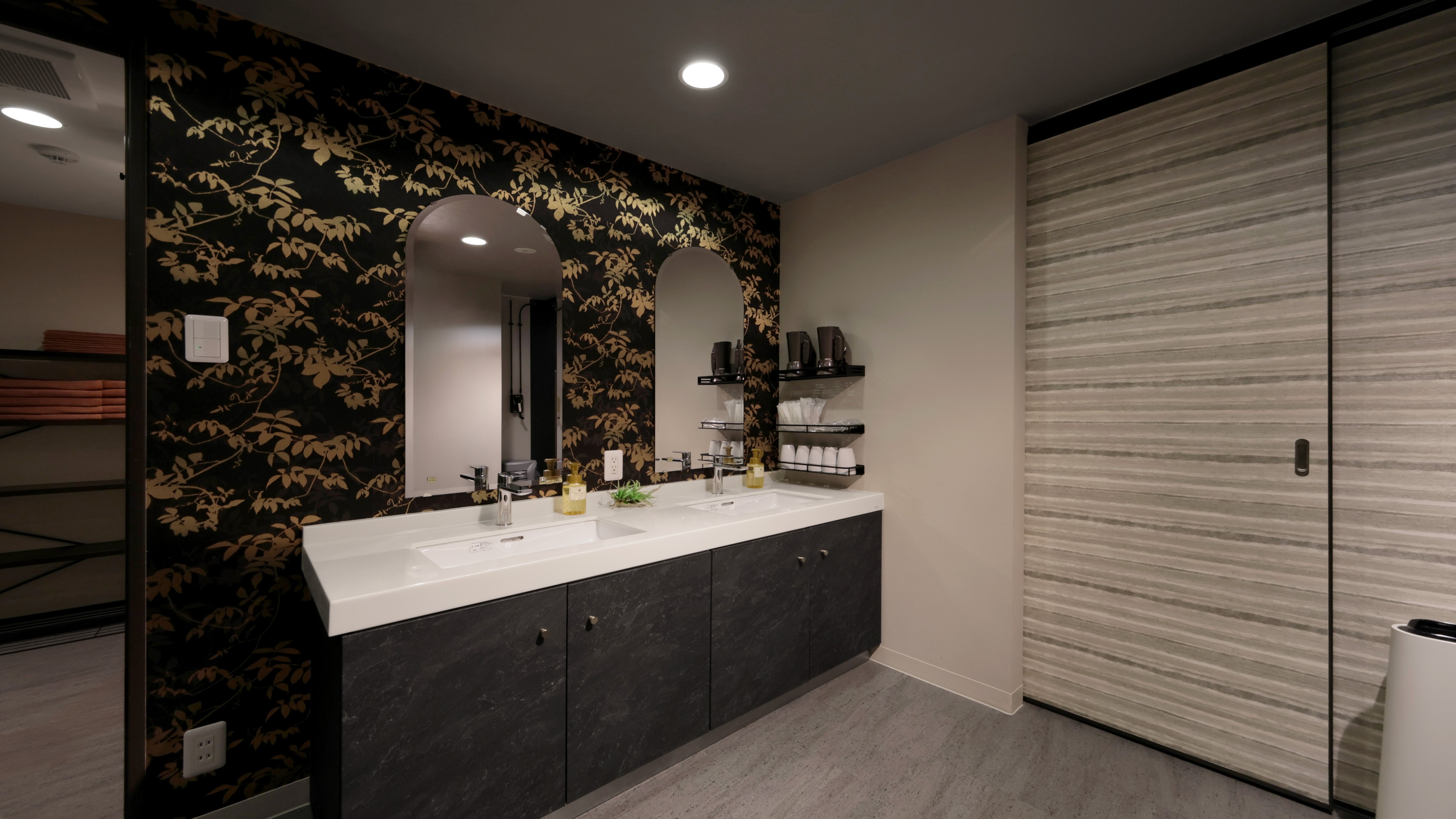 4階　洗面化粧台