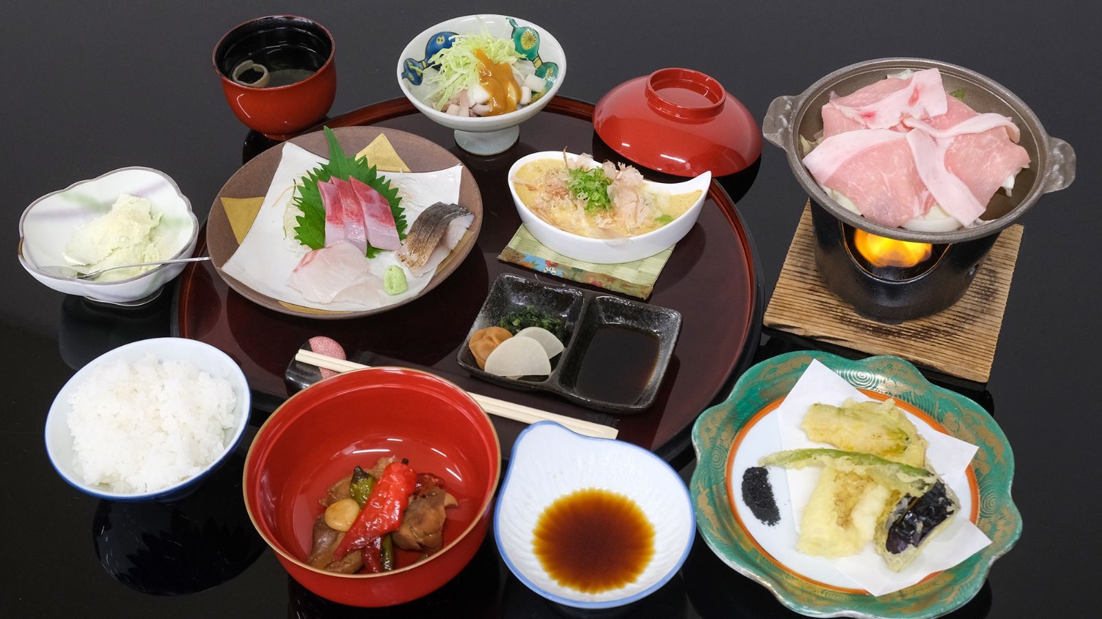 【のんびり一人旅｜紀州御膳1泊2食】窓の向こうの海を眺め、ひとりで「何もしない」時間に旬を味わう
