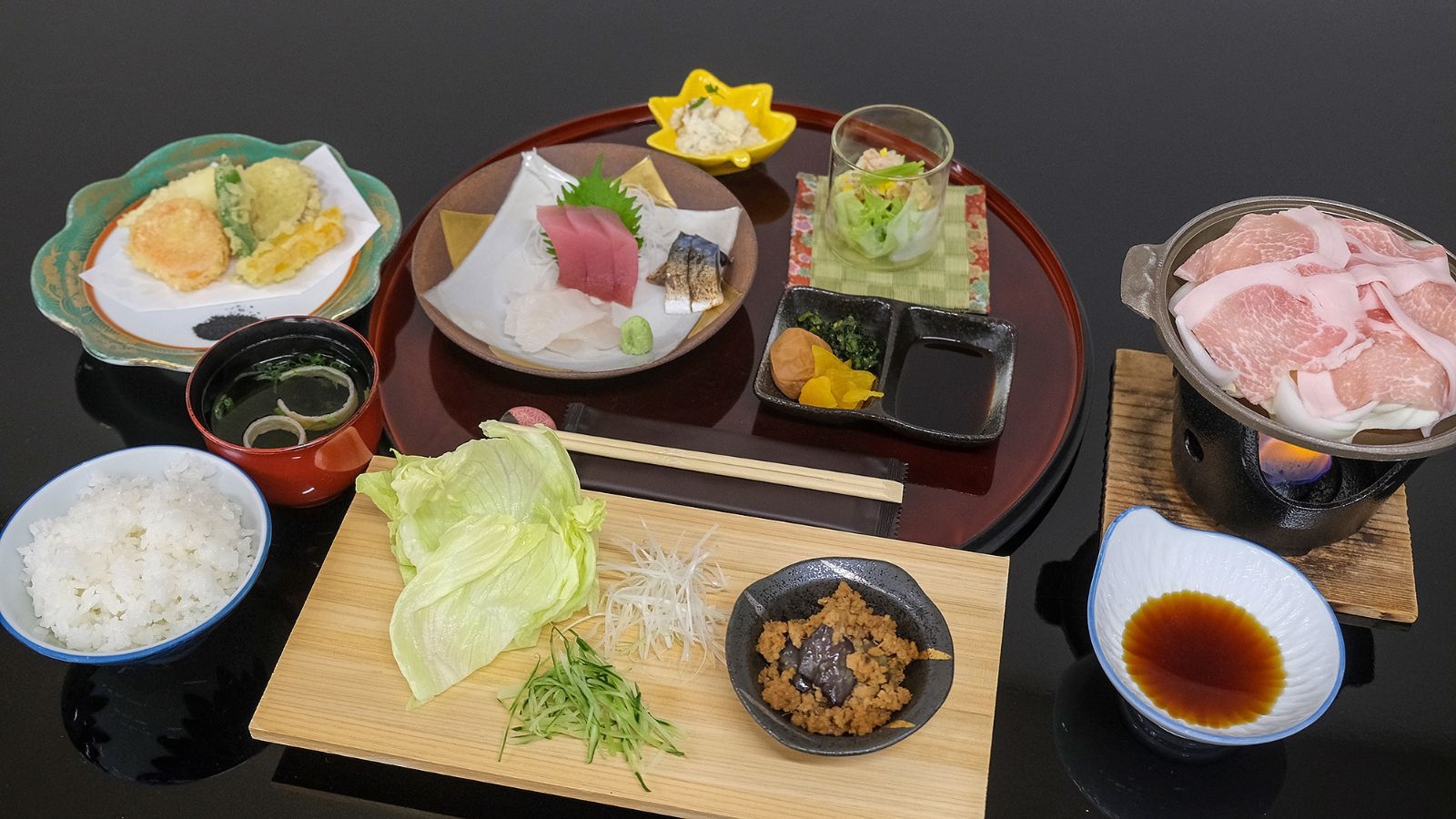 【のんびり一人旅｜紀州御膳1泊2食】窓の向こうの海を眺め、ひとりで「何もしない」時間に旬を味わう