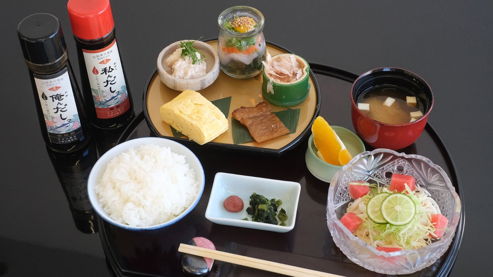 【のんびり一人旅｜紀州御膳1泊2食】窓の向こうの海を眺め、ひとりで「何もしない」時間に旬を味わう