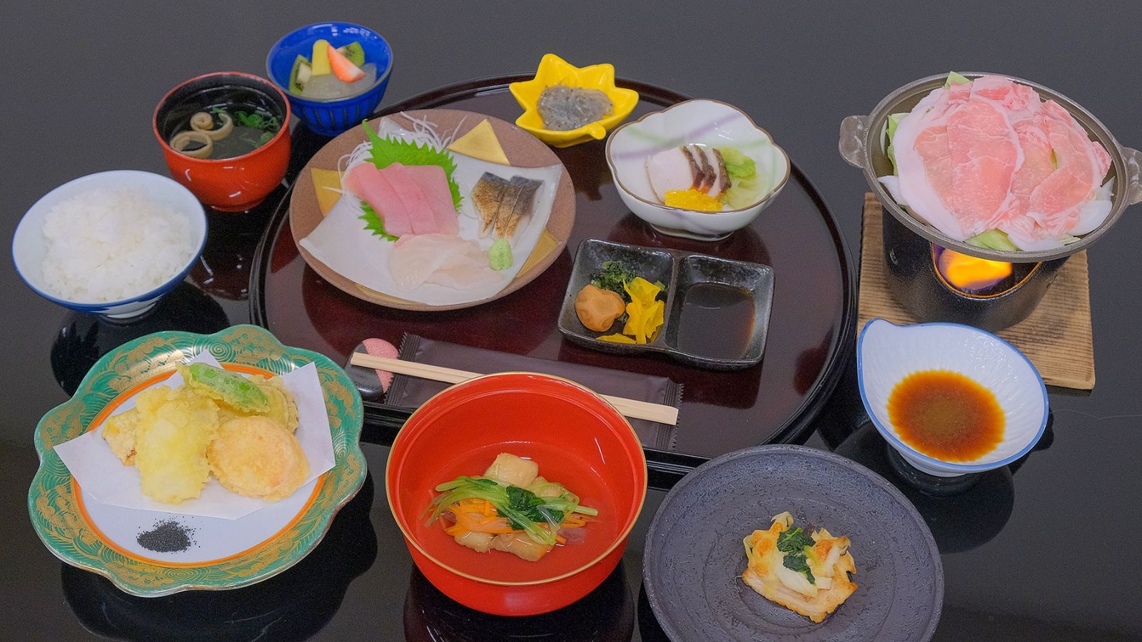 【のんびり一人旅｜紀州御膳1泊2食】窓の向こうの海を眺め、ひとりで「何もしない」時間に旬を味わう