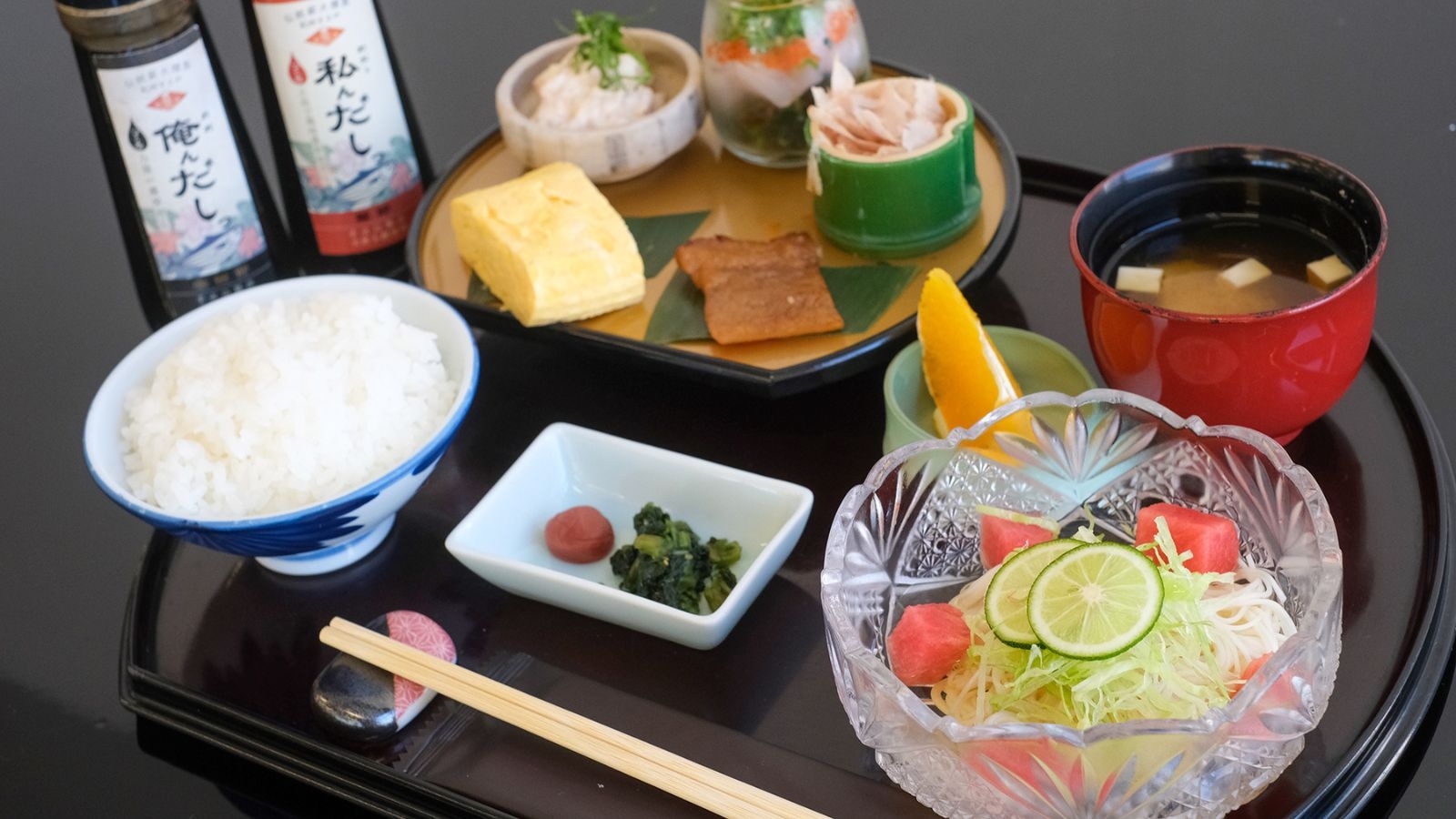 【のんびり一人旅｜紀州御膳1泊2食】窓の向こうの海を眺め、ひとりで「何もしない」時間に旬を味わう