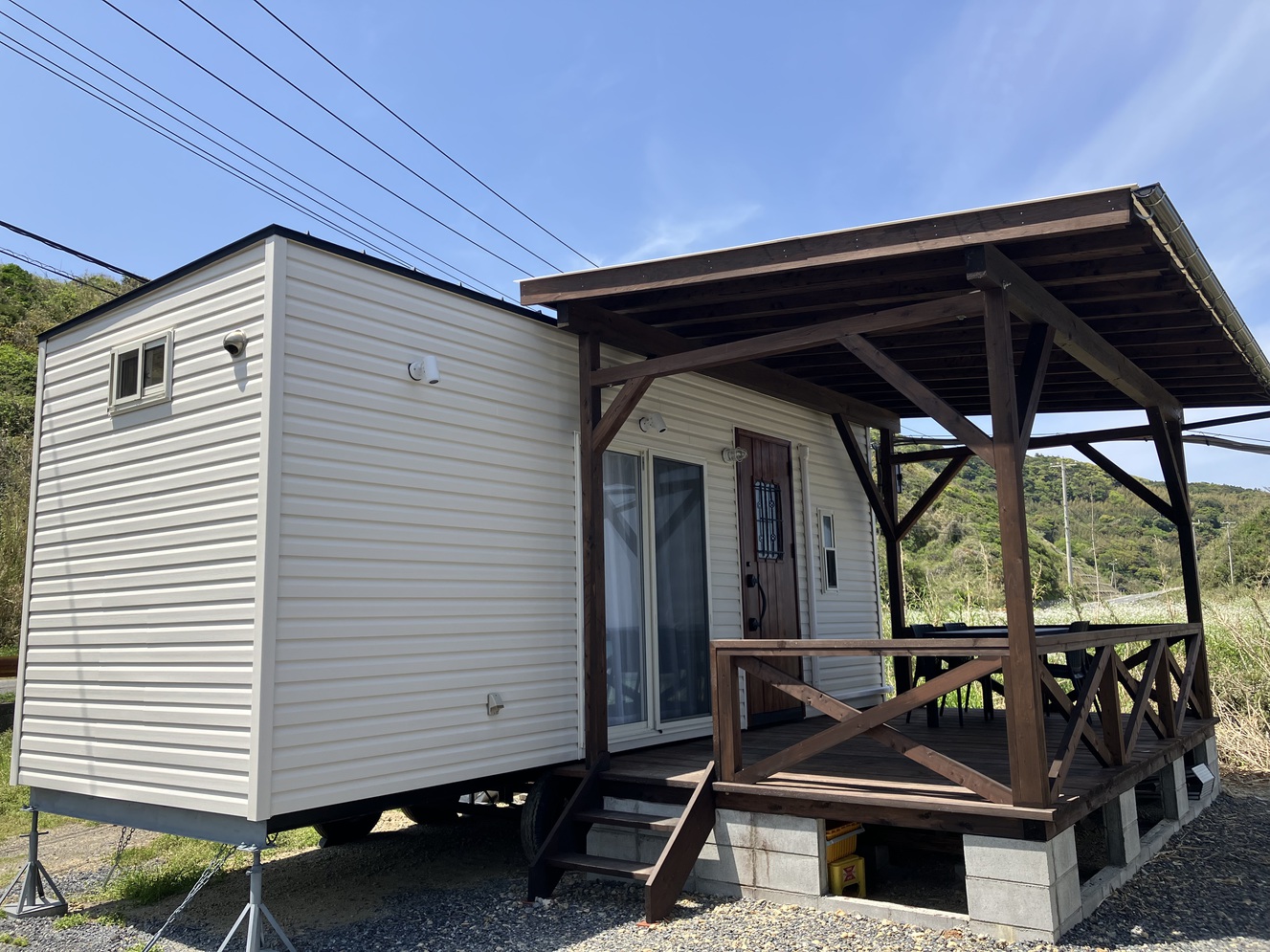 Tデッキ付き　グランピングトレーラーハウス