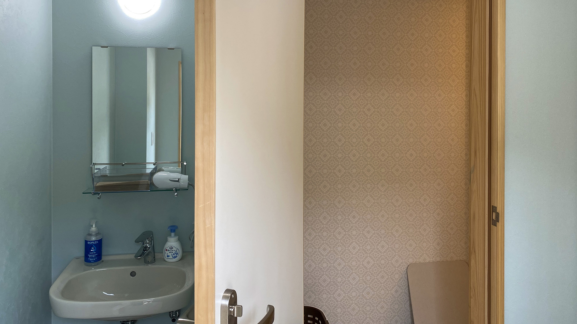 共用シャワー/トイレ