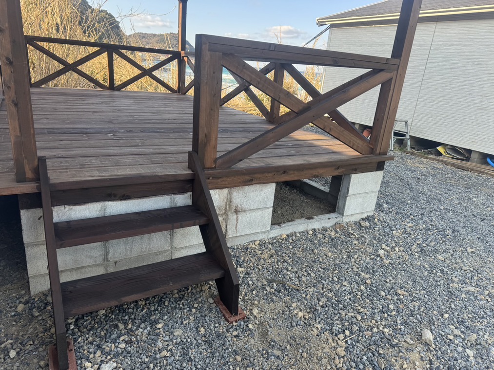 トレーラーハウス　デッキ