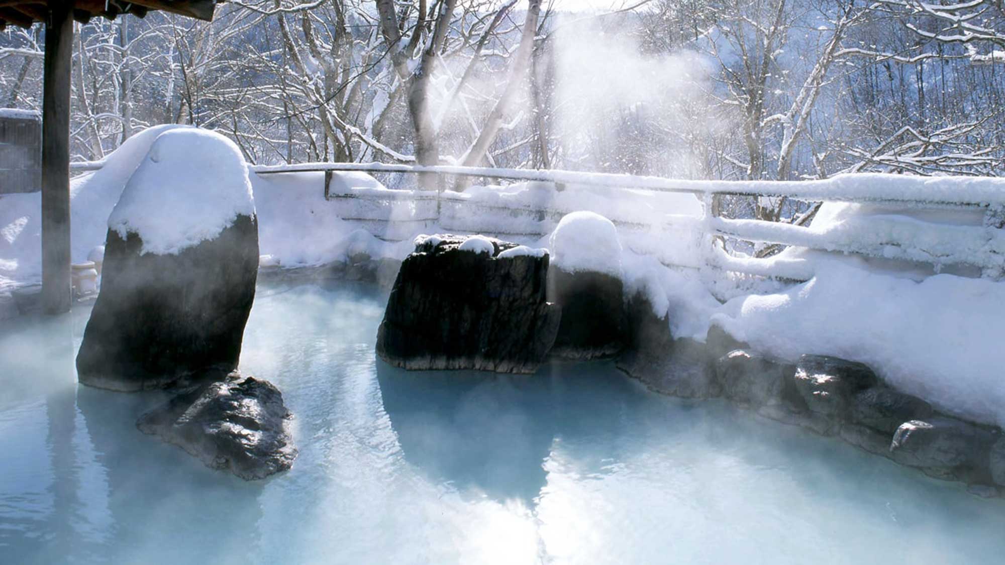 【混浴露天風呂（冬）】雪見温泉をお楽しみください