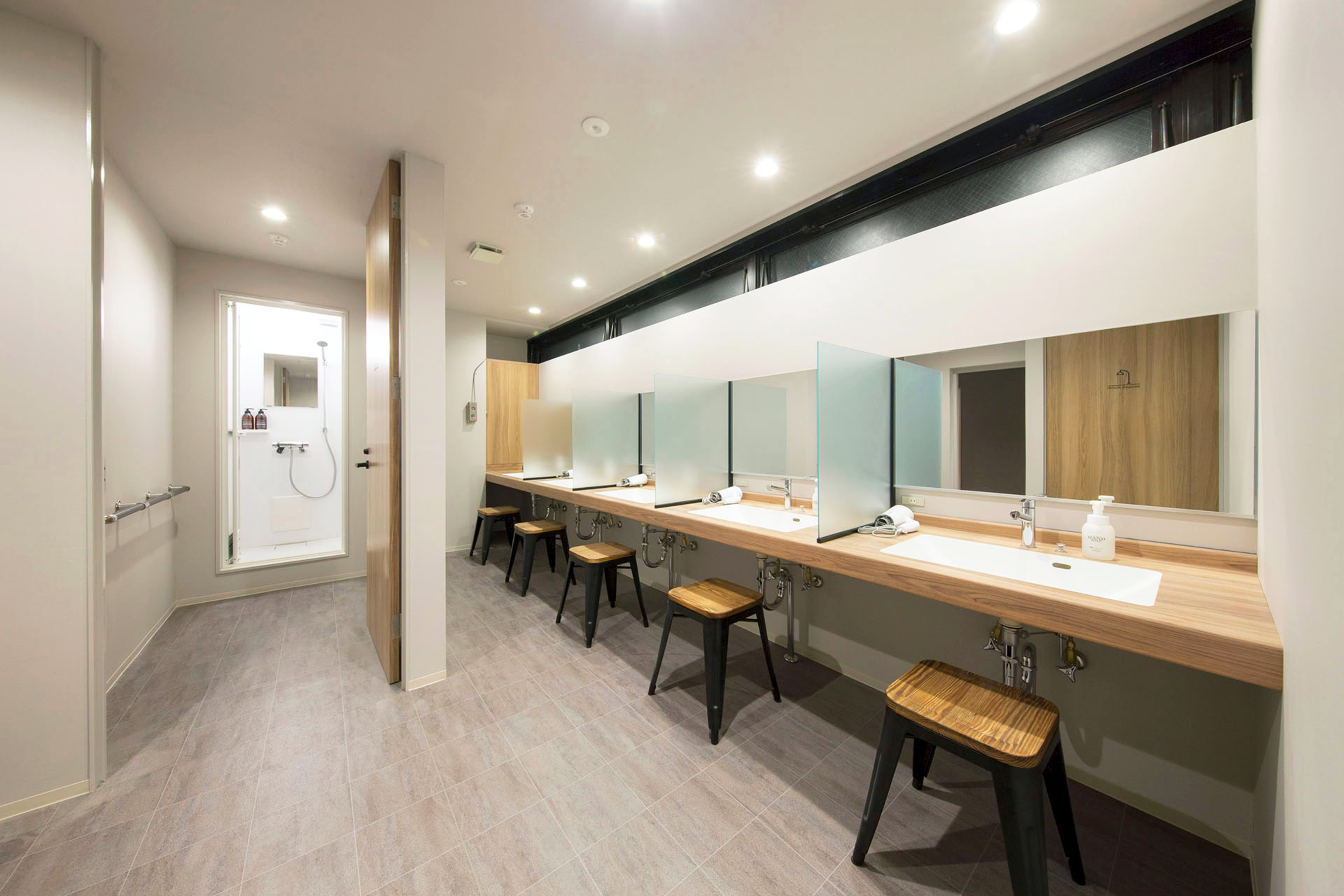 シャワールーム（女性専用ドミトリー）