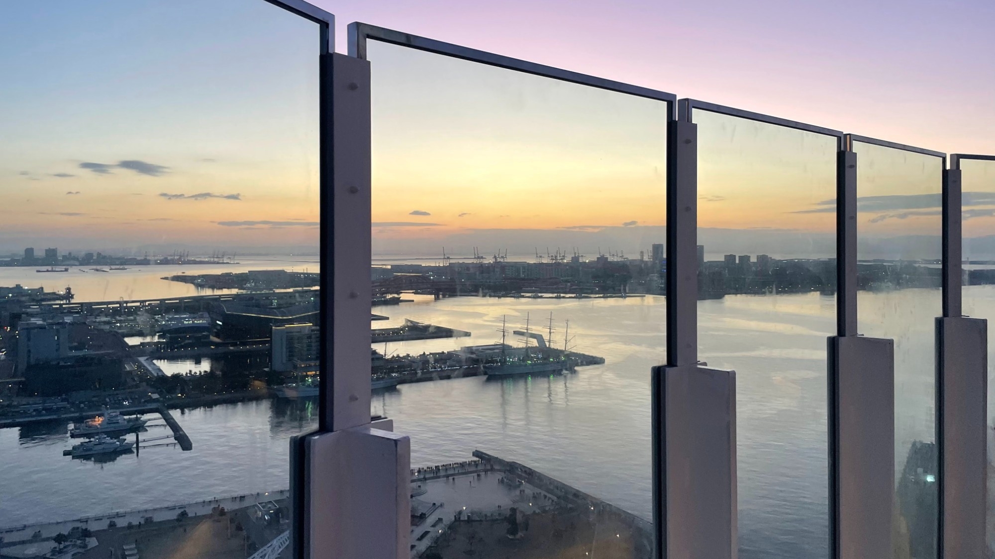 【階段登頂 屋外展望デッキ】初日の出を神戸ポートタワーで・福袋＆乾杯ワンドリンク付（朝食付）