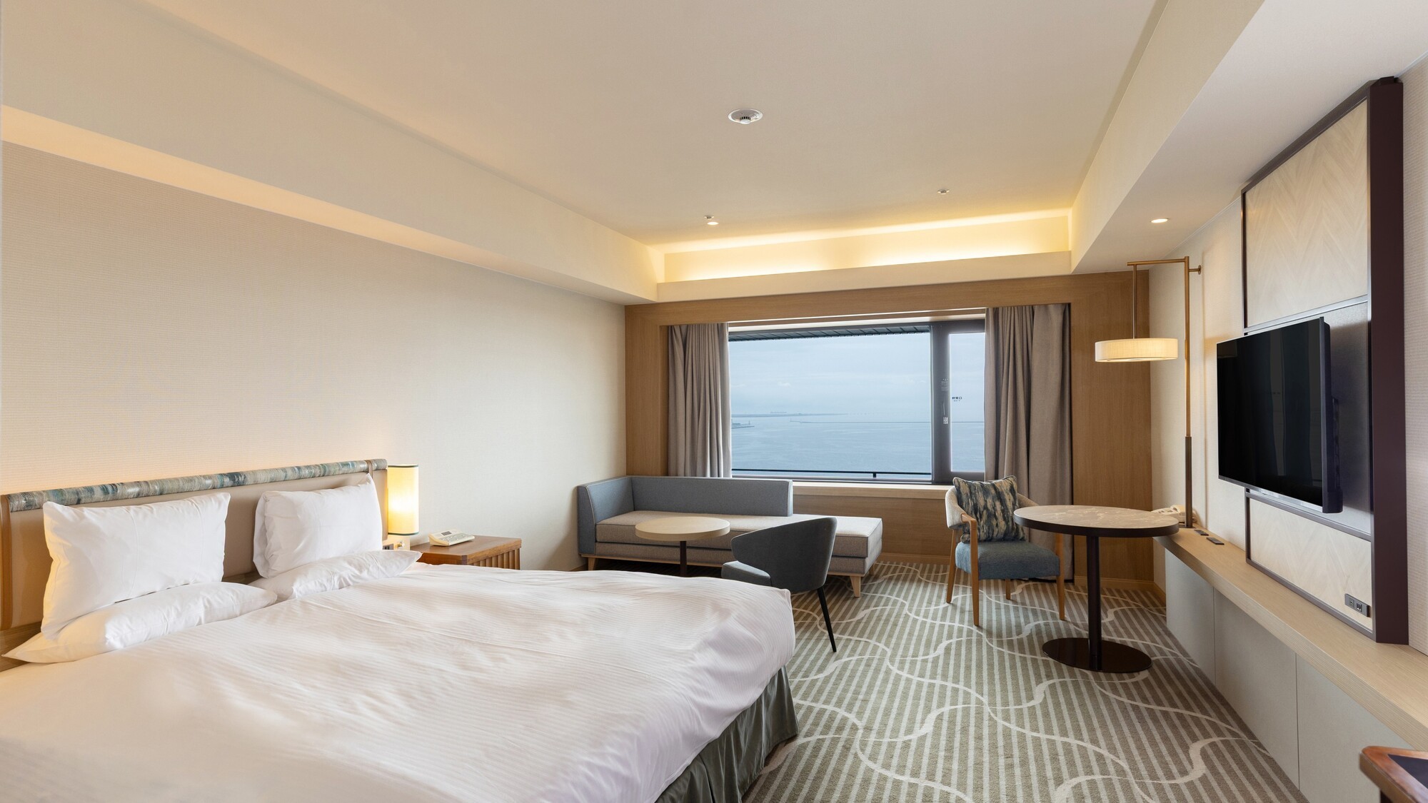 スカイビューフロアデラックスダブル28～33階（37平米）