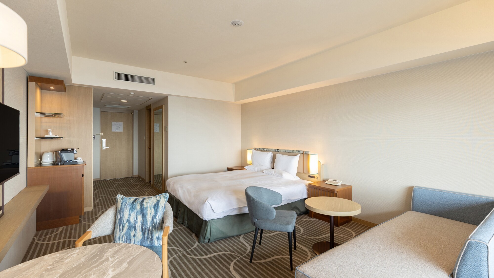 スカイビューフロアデラックスダブル28～33階（37平米）