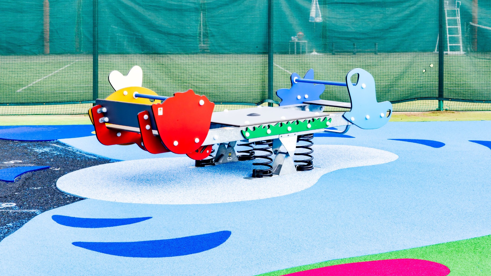 キッズプレイエリア（お庭のシーソー）