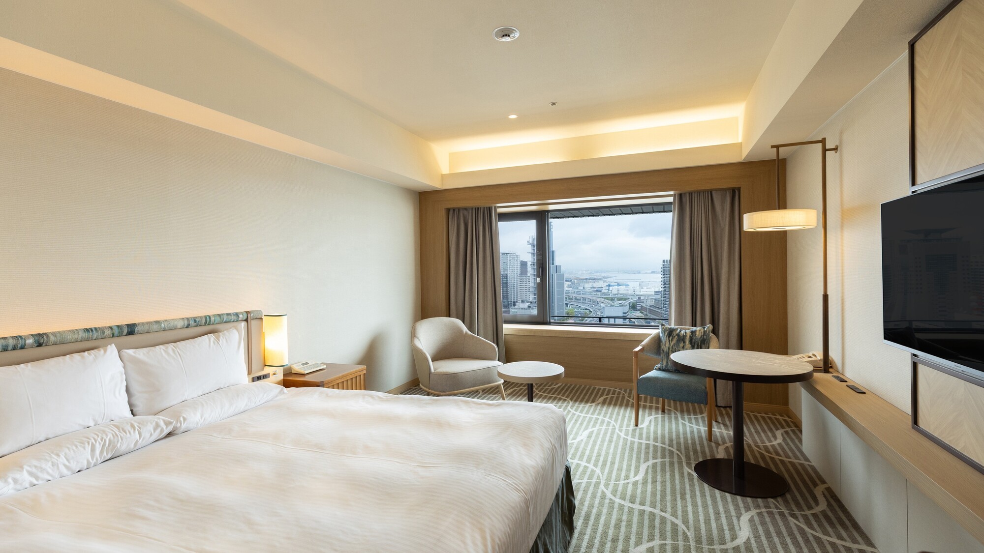 スカイビューフロアスタンダードダブル28～33階（27平米）