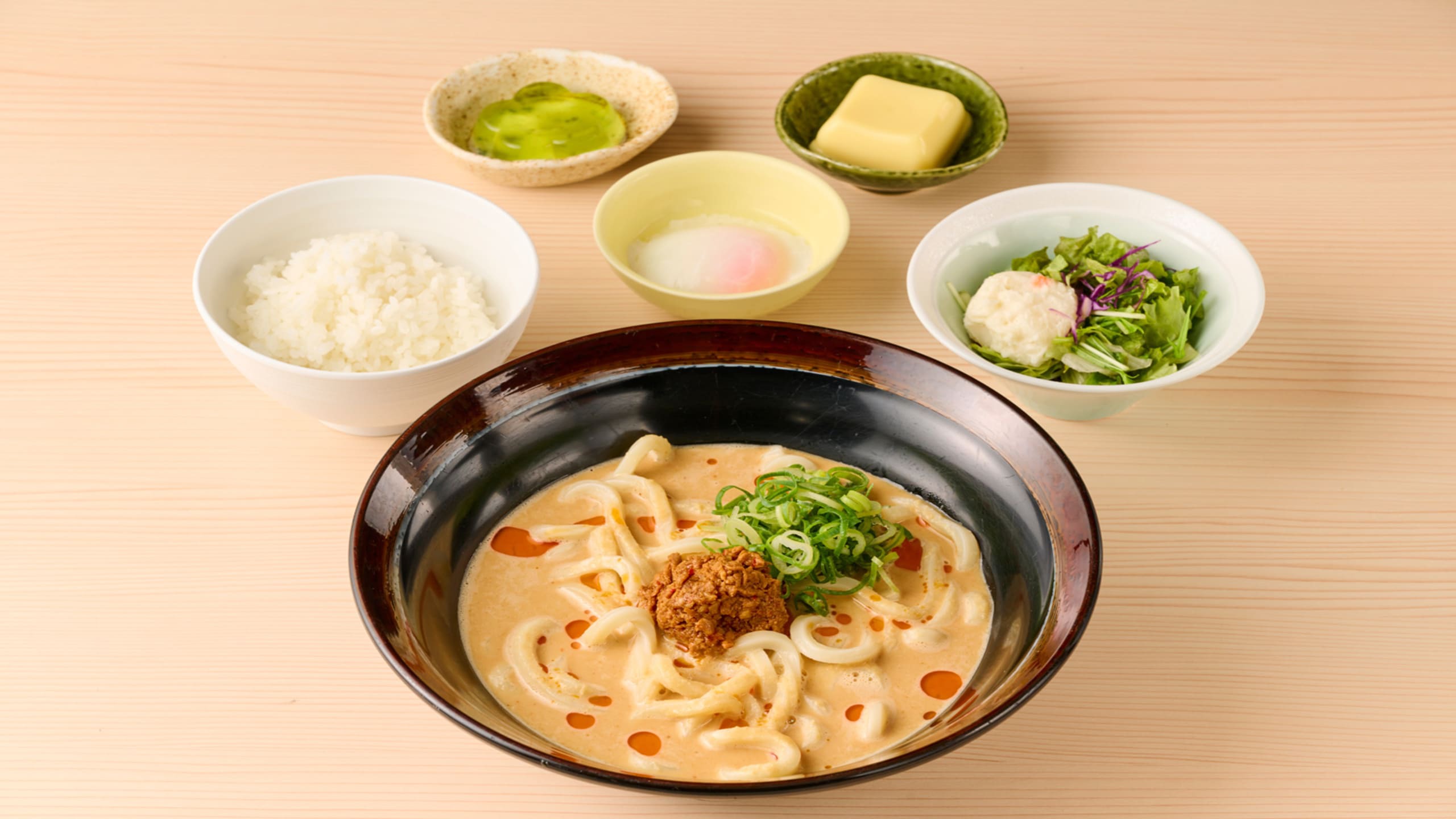 アパホテル〈飯田橋駅前〉内、朝食レストラン「ごまいち」胡麻だれ担々うどん定食