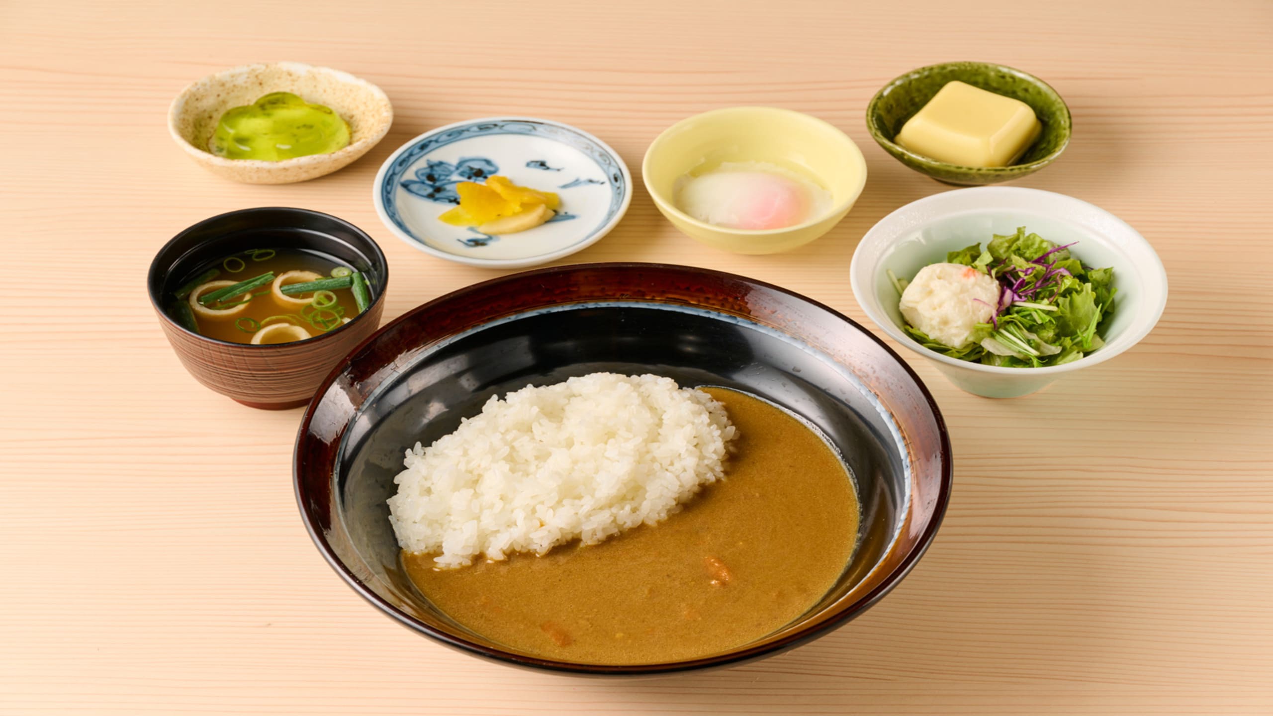 アパホテル〈飯田橋駅前〉内、朝食レストラン「ごまいち」胡麻だれ担々ライス定食