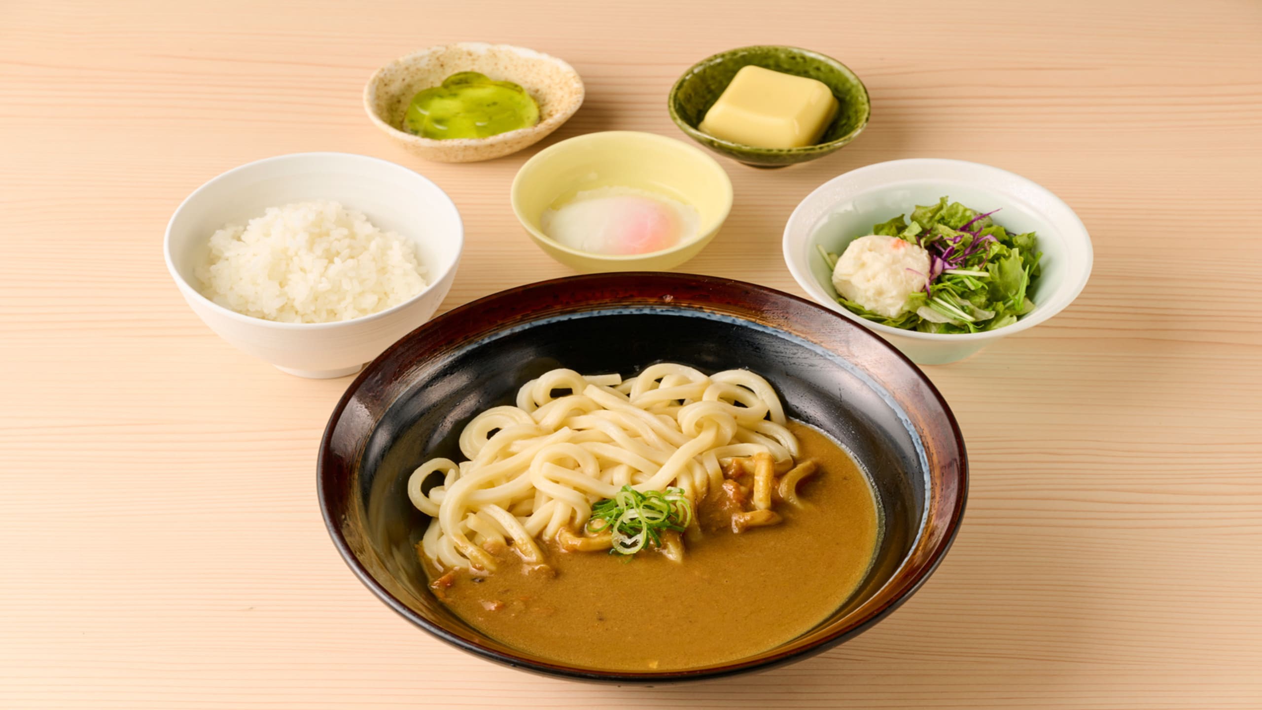 アパホテル〈飯田橋駅前〉内、朝食レストラン「ごまいち」胡麻だれクリーミーカレーうどん定食