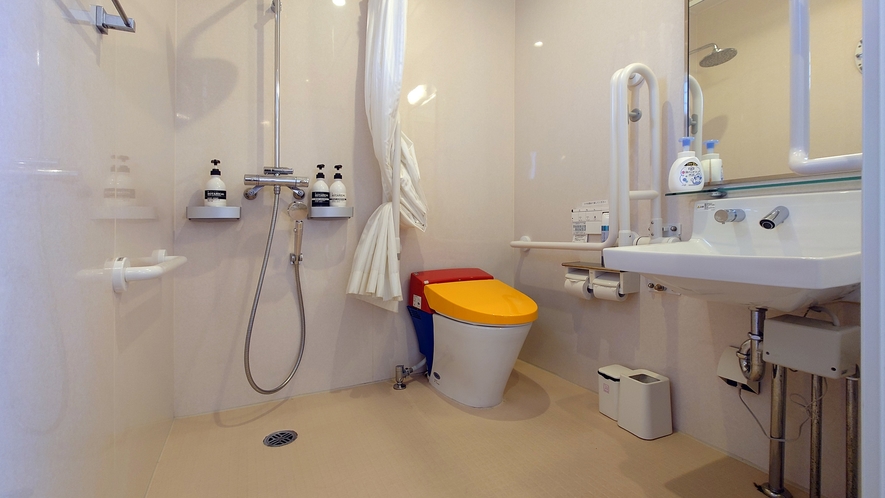 【1Fヴィラツインルームバリアフリー】シャワールームは車椅子で入れる広々とした空間
