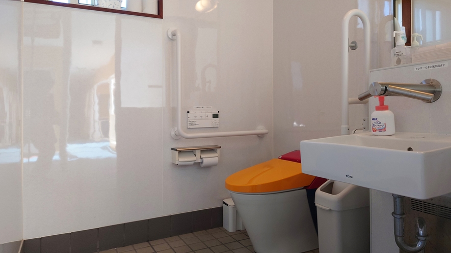 【1階共有部】バリアフリーの共用トイレ