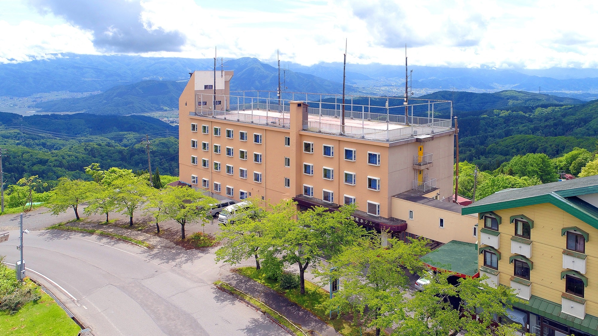 *[外観]自然に囲まれた当館では季節や時間によって、表情を変える風景をご覧頂けます。