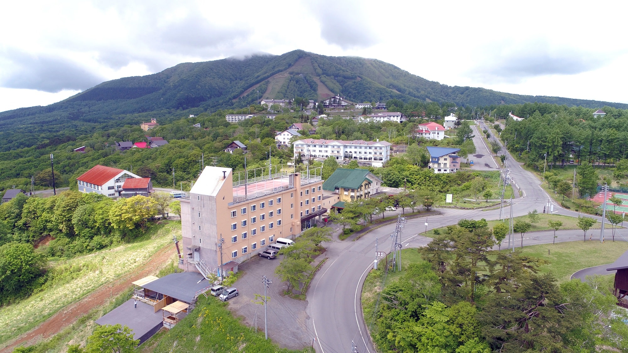 *[外観]自然に囲まれた当館では季節や時間によって、表情を変える風景をご覧頂けます。