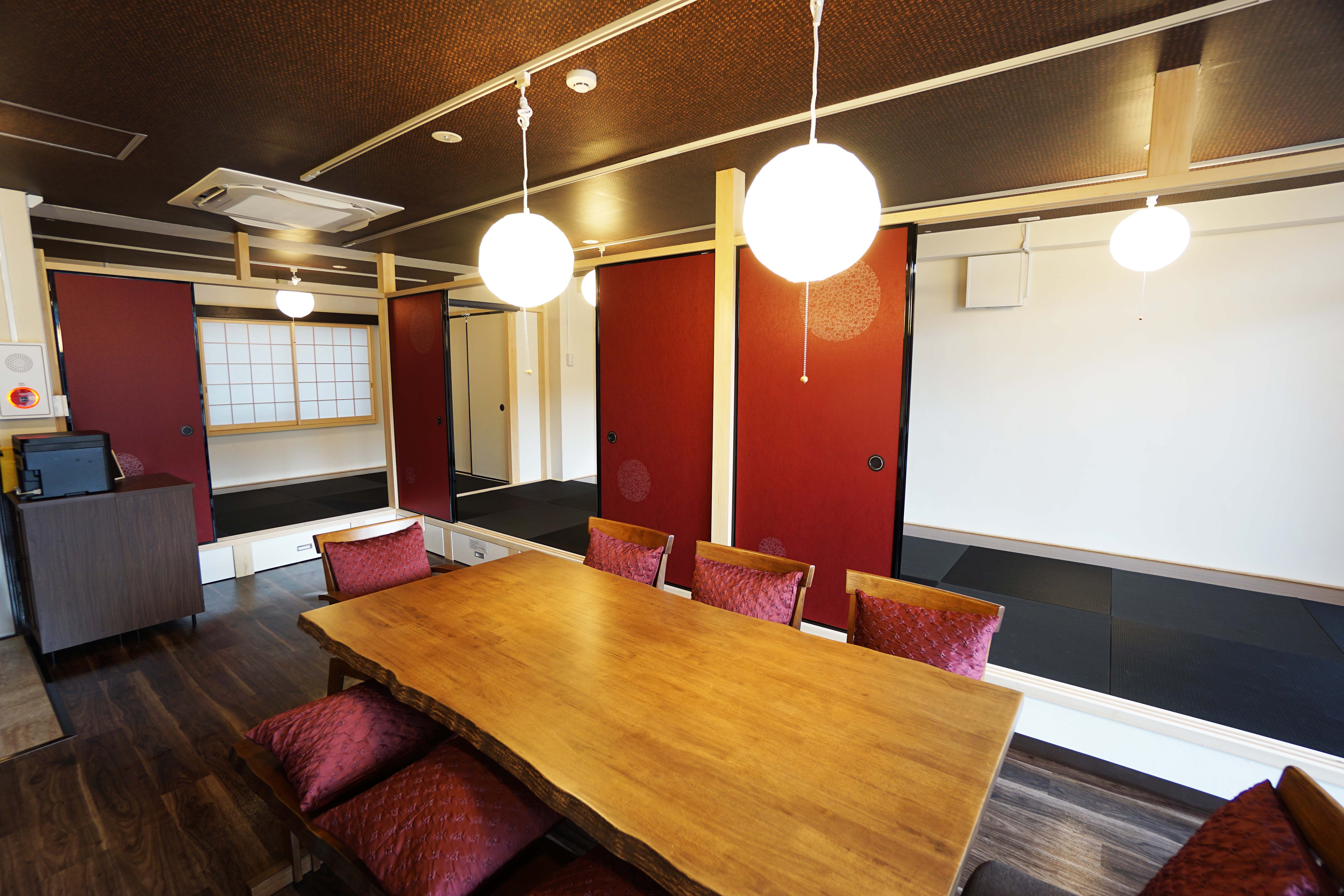 リビングと客室　大人数でワイワイ楽しめる間取り