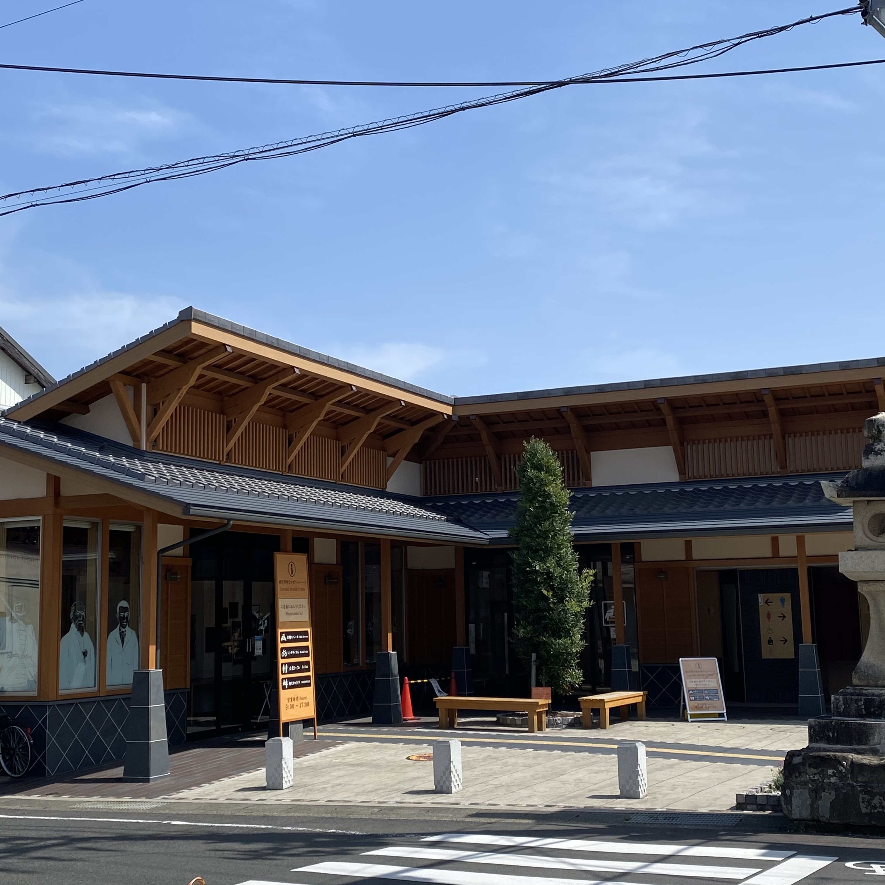 闘鶏神社　門前のお土産施設