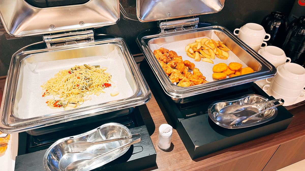 ■朝食ビュッフェ（焼きそば・揚げ物）※食材は不定期で変わります。