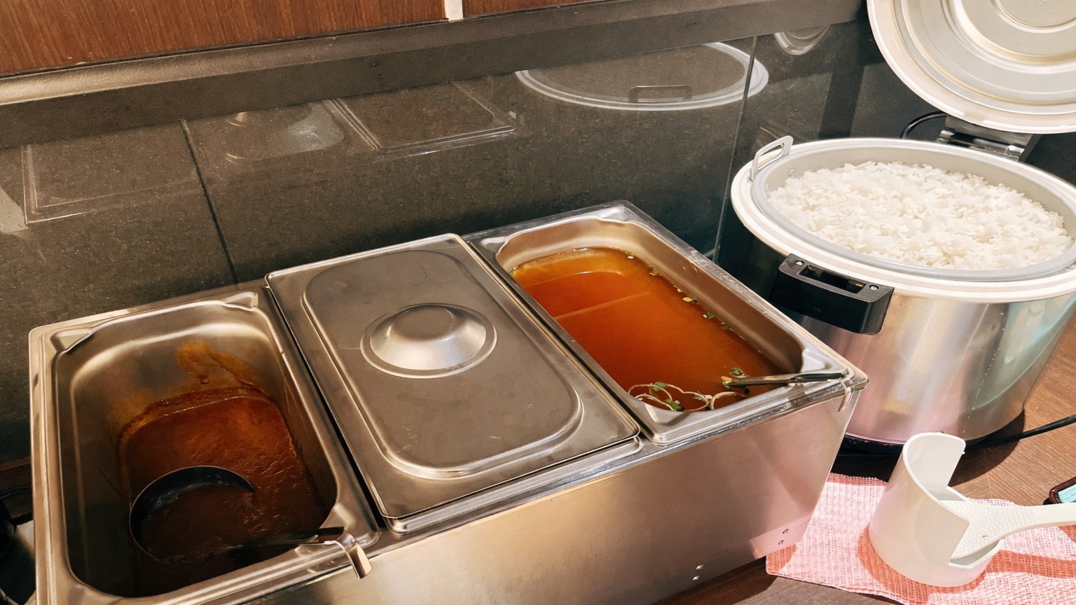 ■朝食ビュッフェ（カレー・ごはん・味噌汁）※食材は不定期で変わります。