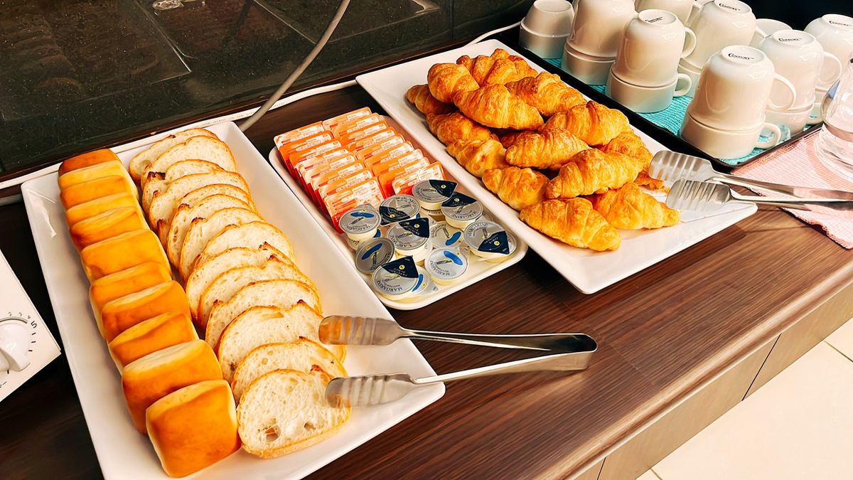 ■朝食ビュッフェ（パンの種類は不定期で入れ替わります）