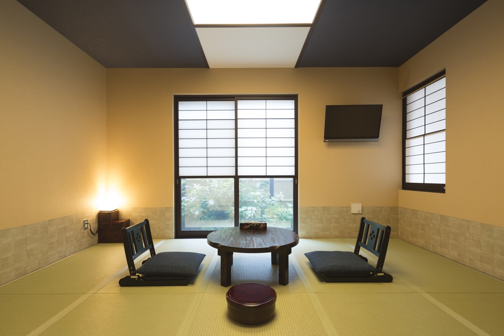 デラックス 和室１０畳◆伝統的な和室の雰囲気に遊びごころを取り入れた新感覚の和室。ゆったりサイズ