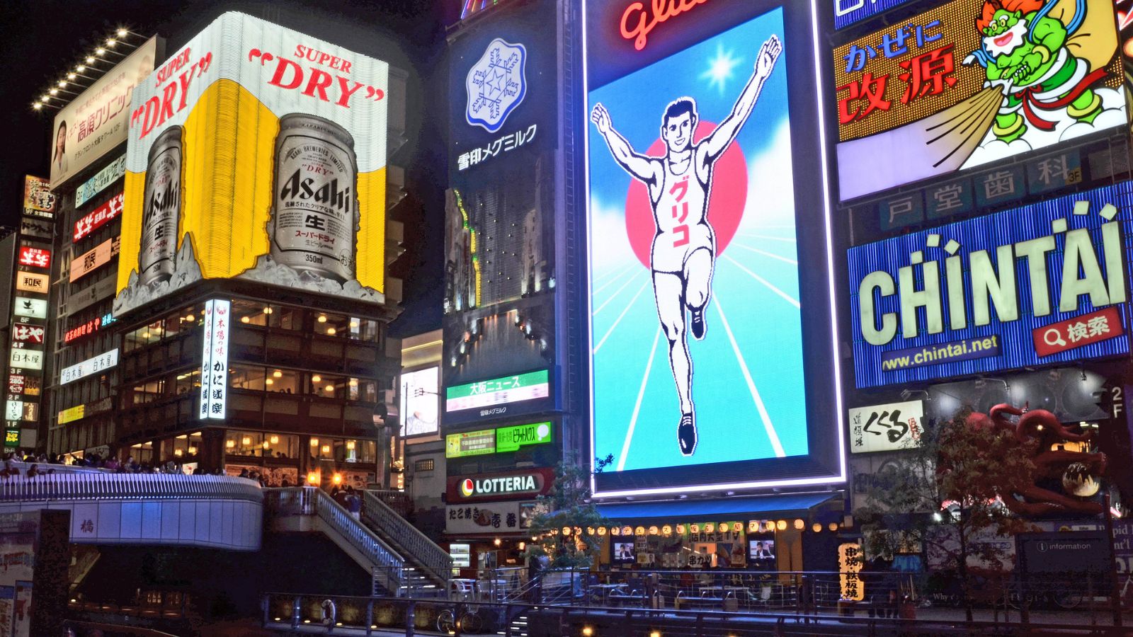 道頓堀【写真提供：（公財）大阪観光局】