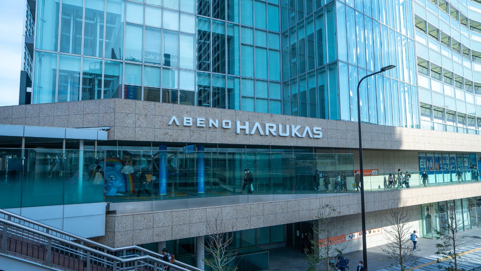 あべのハルカス【写真提供：（公財）大阪観光局】