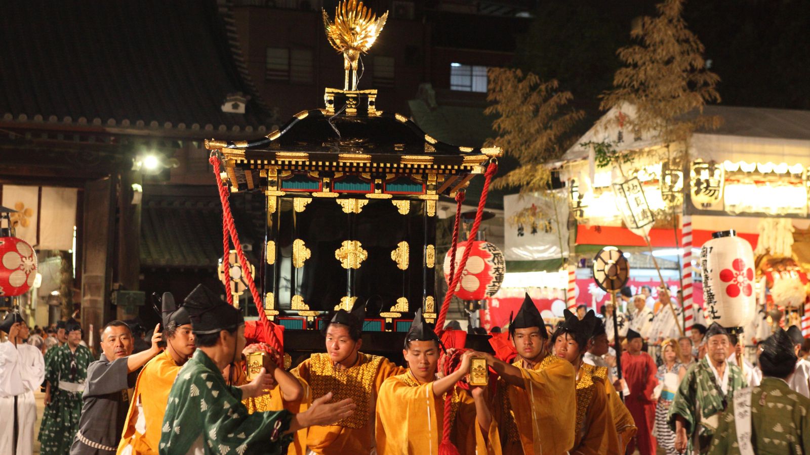 天神祭【写真提供：（公財）大阪観光局】
