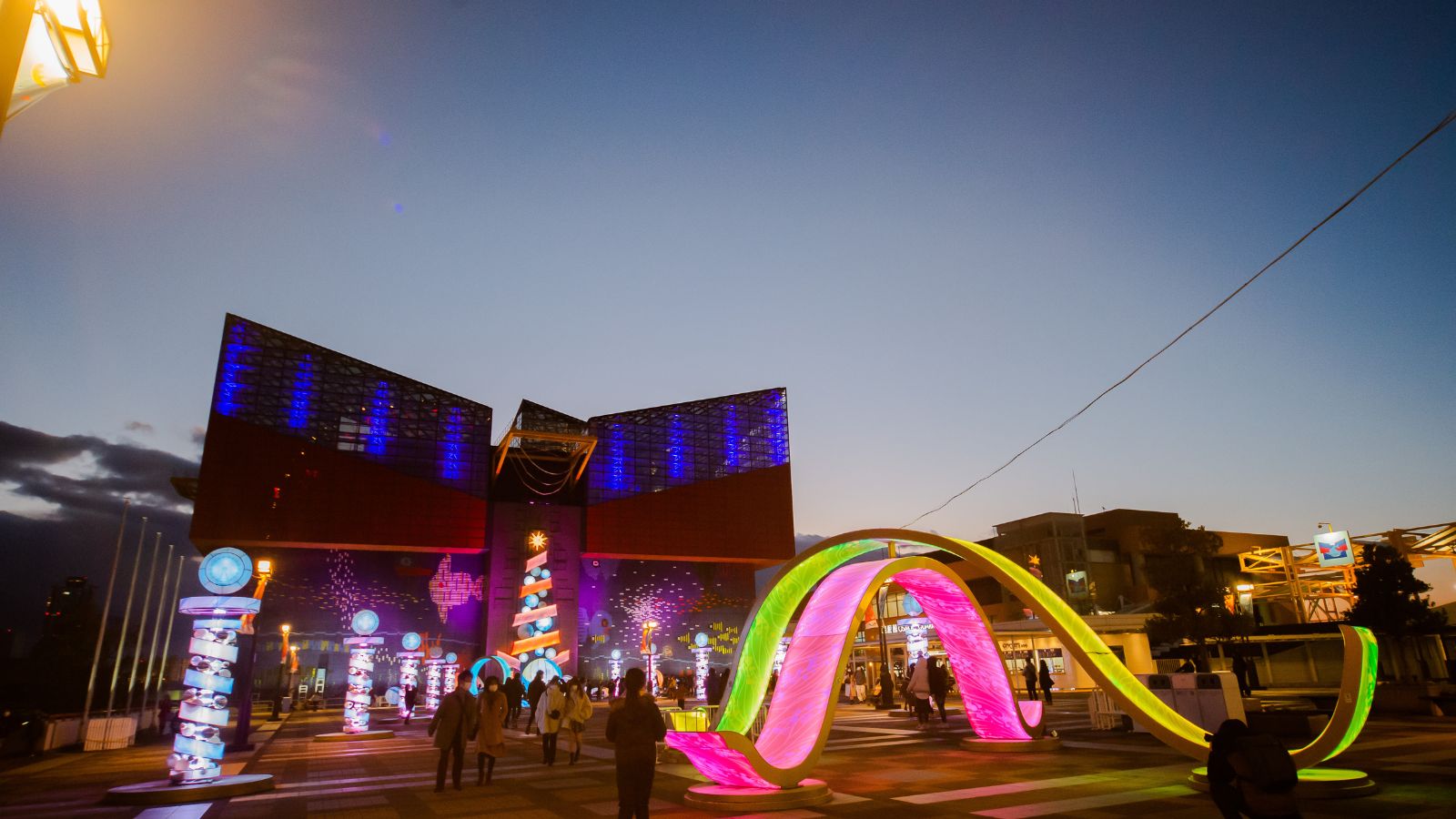 海遊館のイルミネーション【写真提供：（公財）大阪観光局】