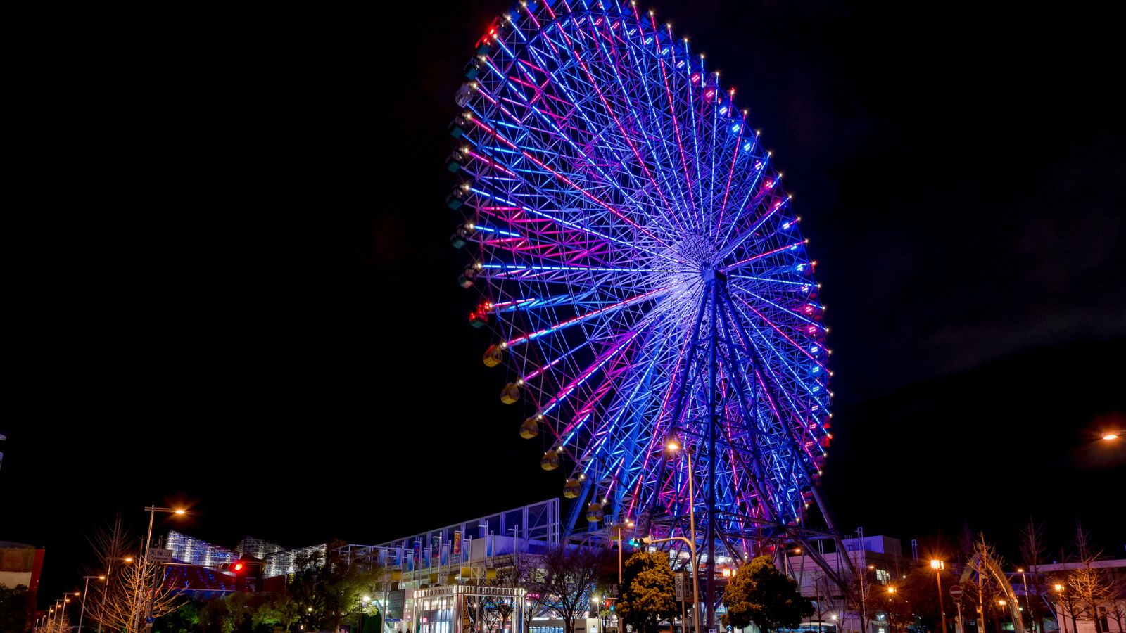 天保山ハーバービレッジ【写真提供：（公財）大阪観光局】