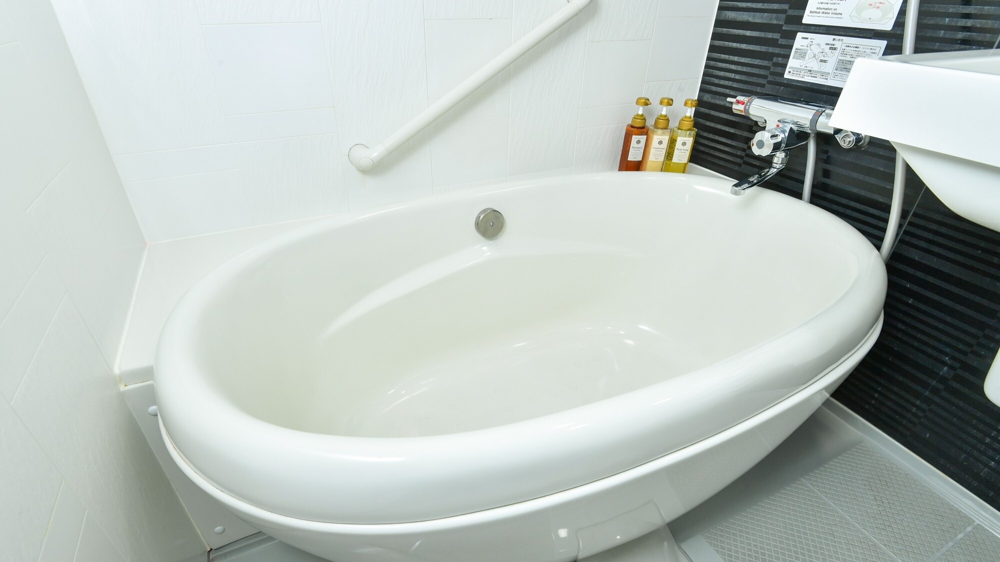 ユニットバス（バスタブ）| デラックスツインルーム