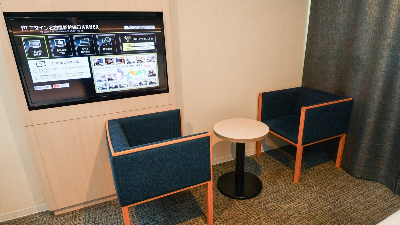 スタンダードツインルーム｜テーブルセットがあるのはスタンドツインルームだけとなっております