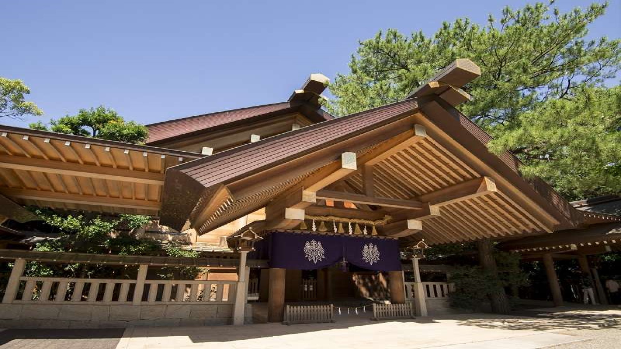 熱田神宮(当ホテルからバスで約20分)