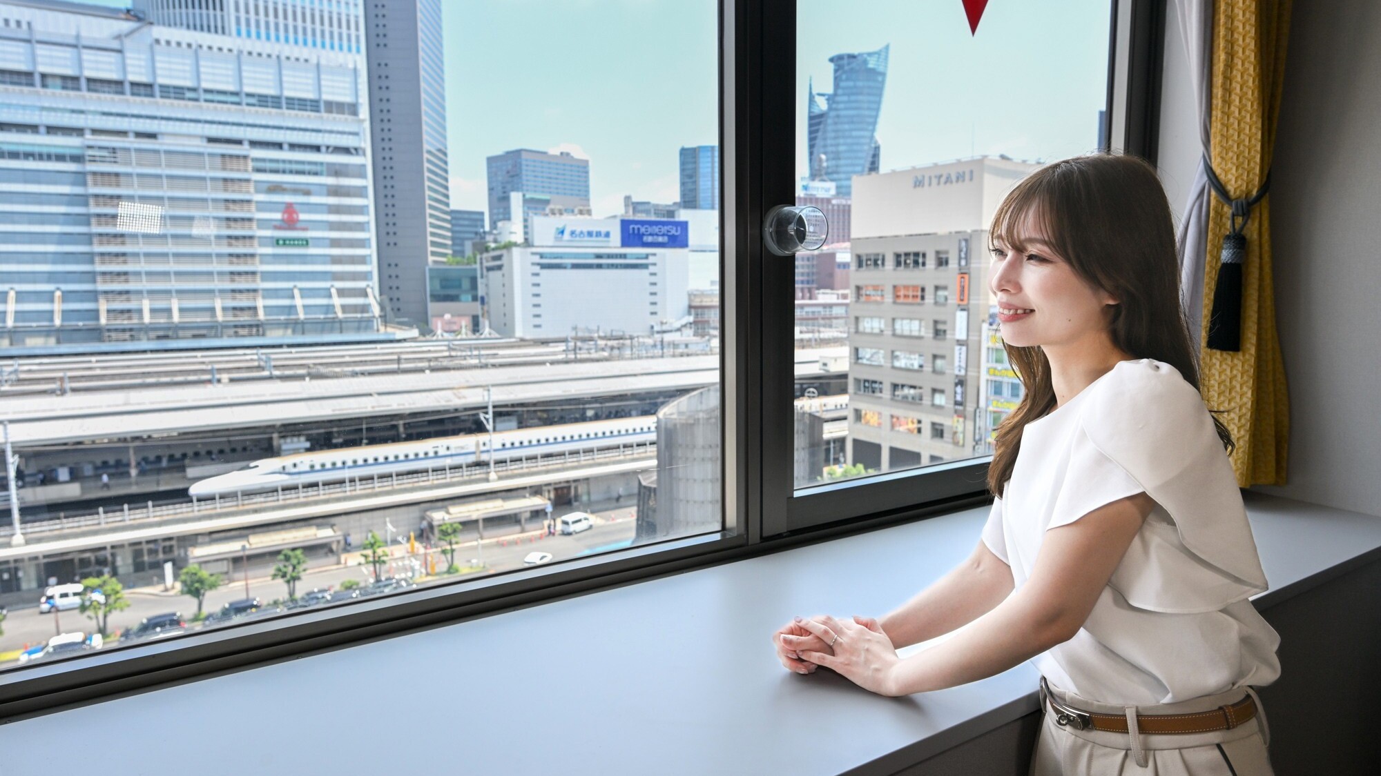 エレベーターホールから名古屋駅が一望できます