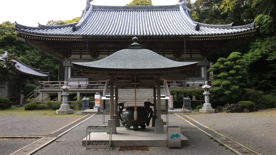 ≪金剛頂寺≫いつも多くのお遍路さんが訪れます