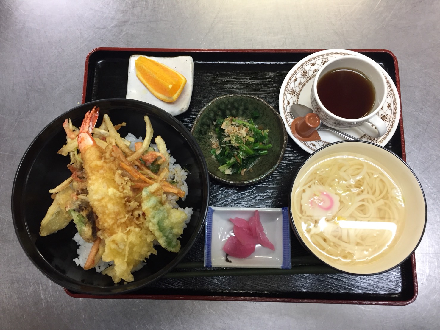 ランチ日替わり（天丼と素うどん）