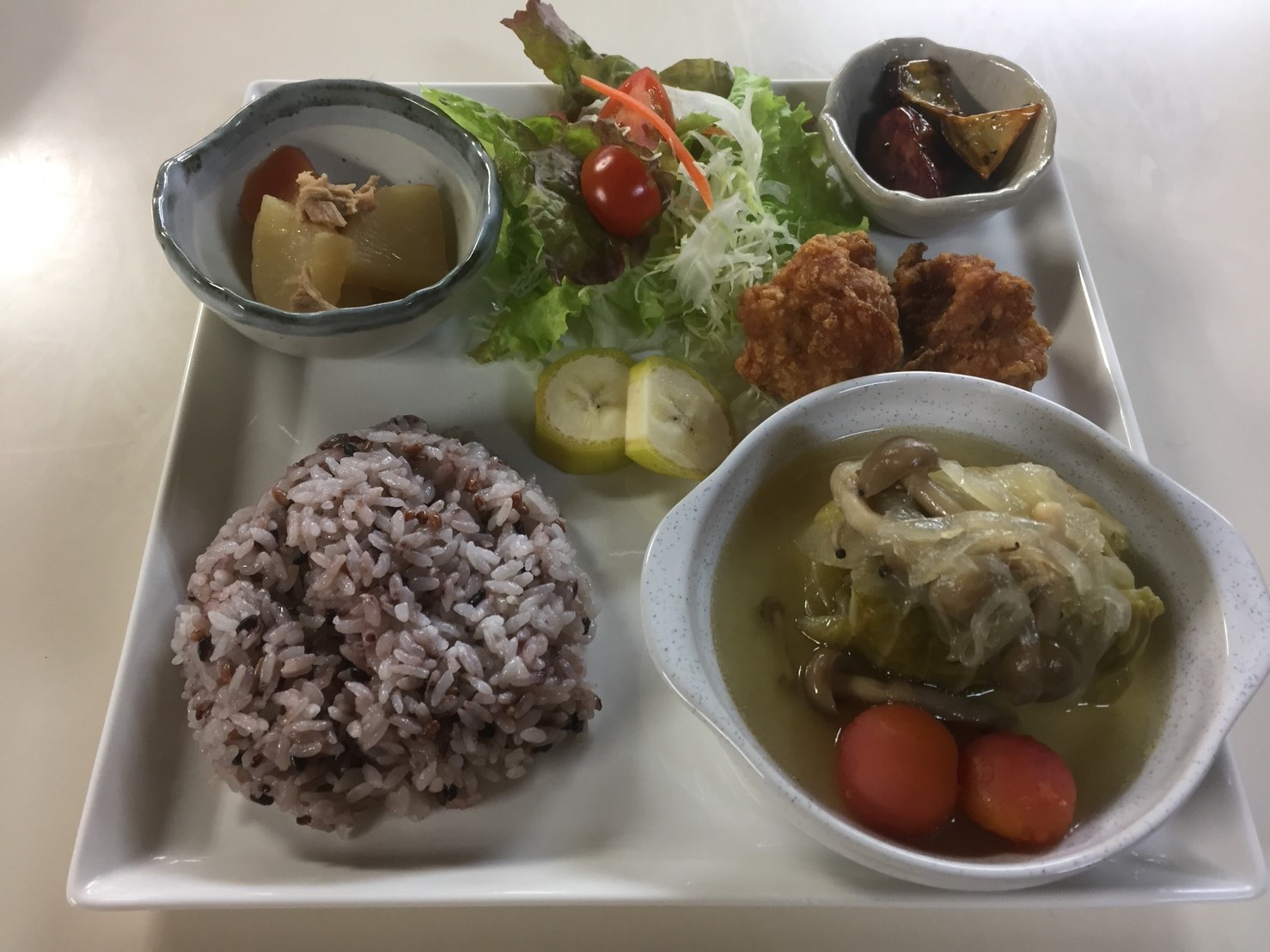 ランチ日替わり（煮込みハンバーグ）800円