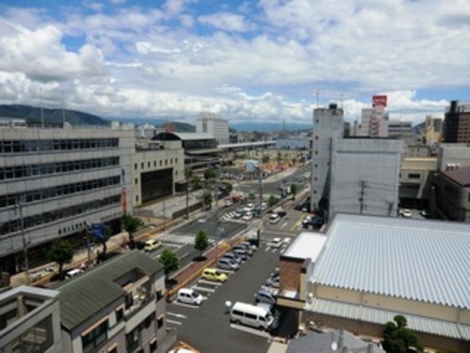 ホテルから高知駅の眺め