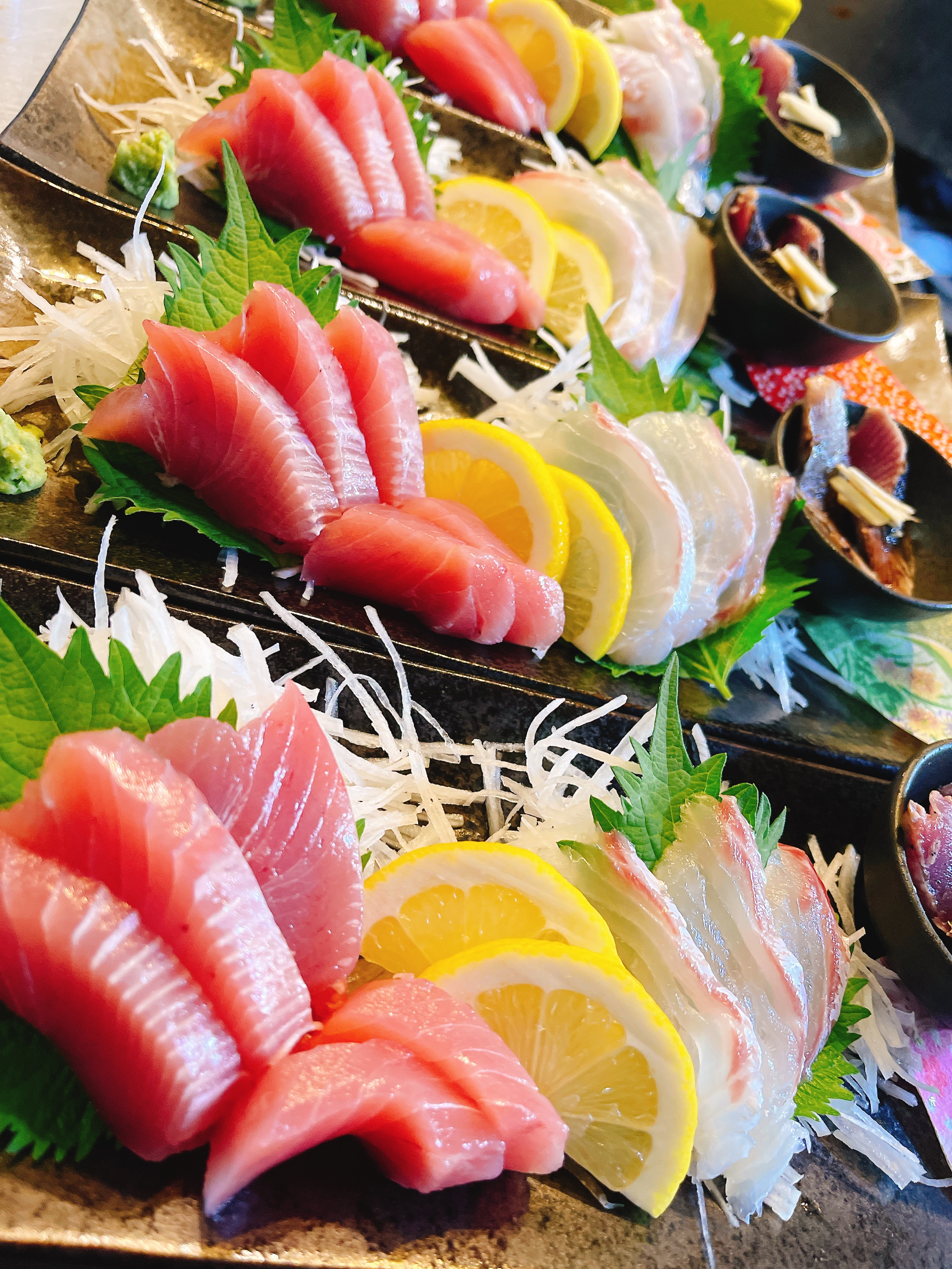 その日に上がった土佐清水のお魚を仕入れています