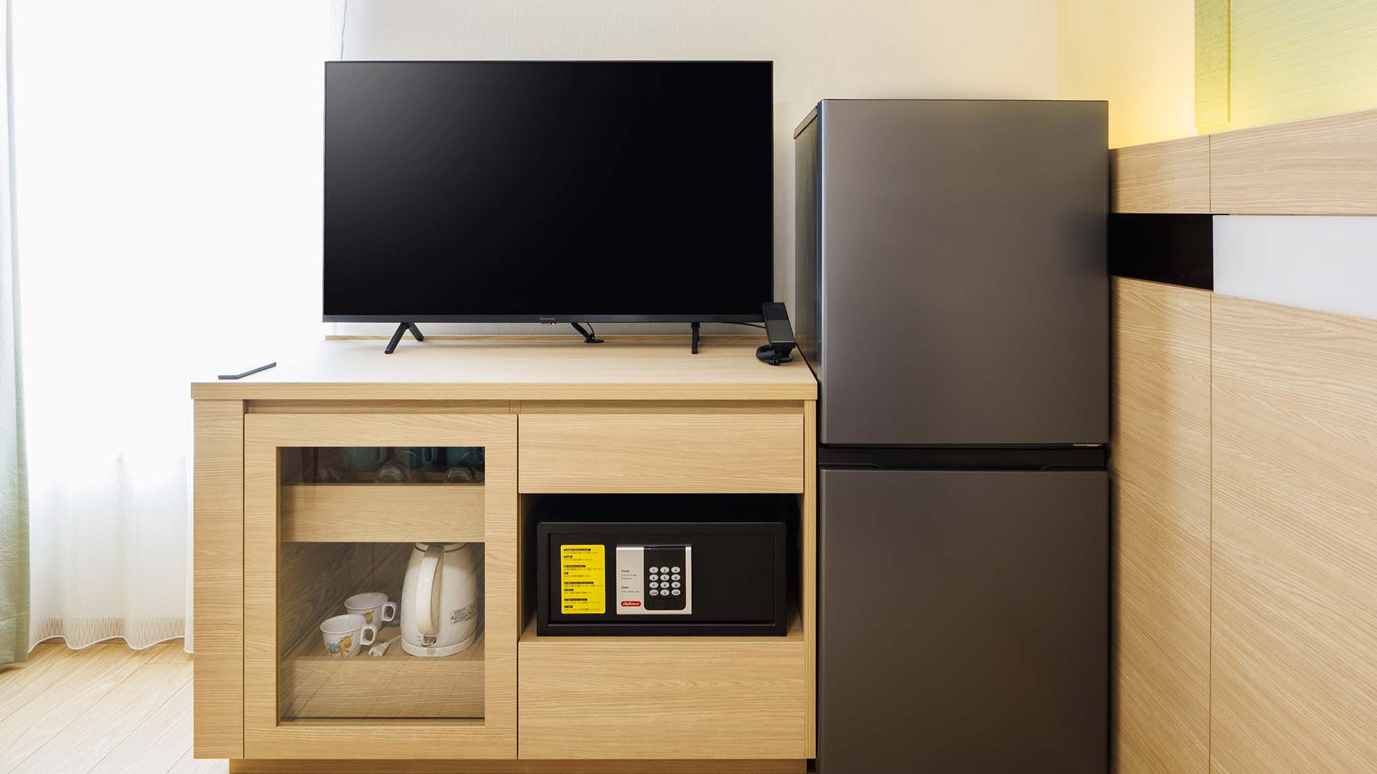 【客室備品】テレビ・金庫・冷凍冷蔵庫