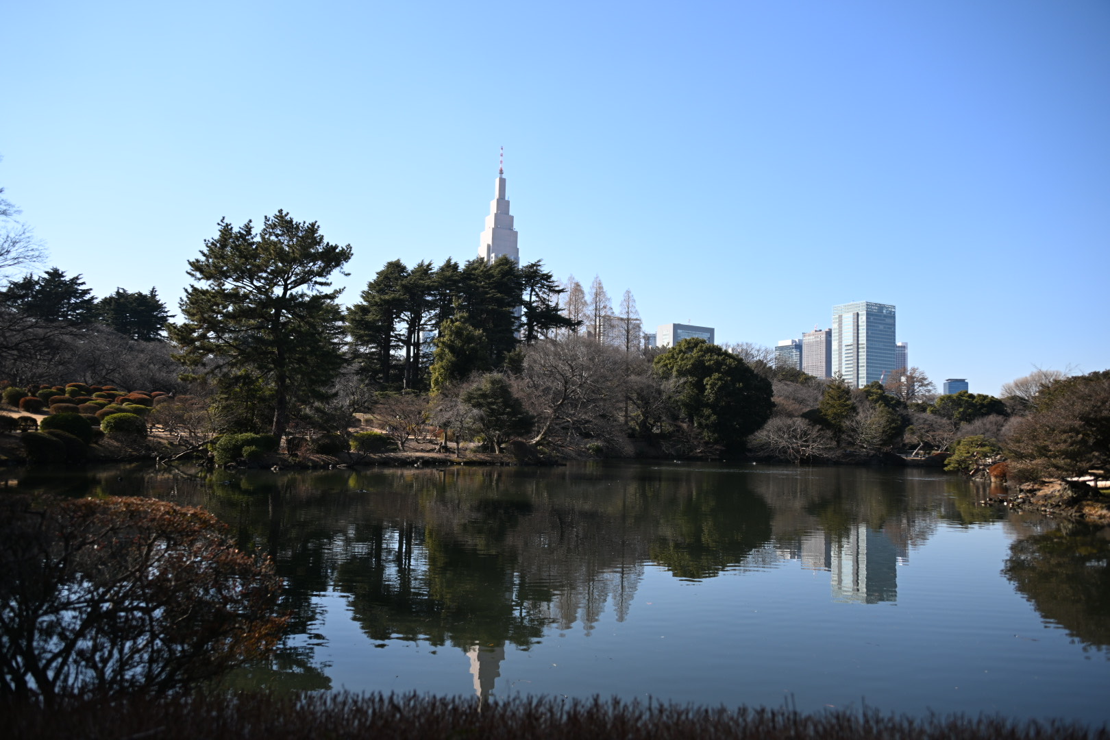 新宿御苑：都内有数の庭園で、日本庭園と西洋風庭園が楽しめます