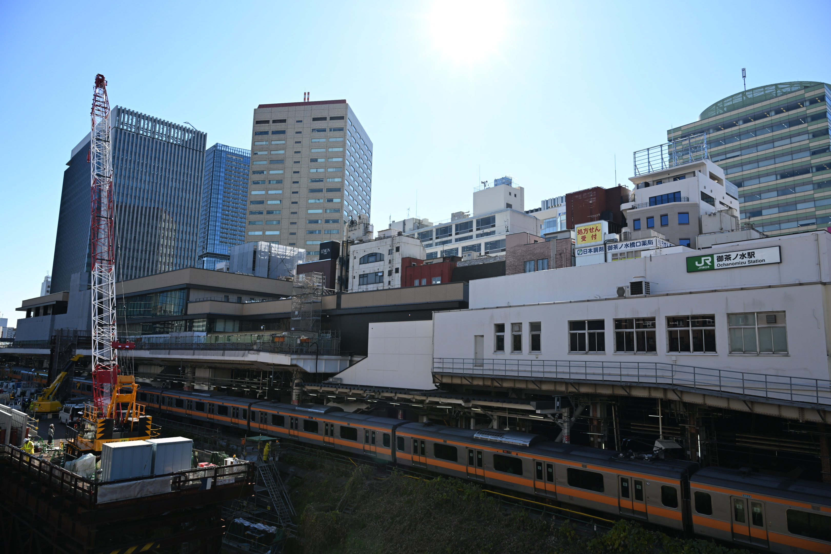 御茶ノ水：都内有数の学生街です。古本街や、カレーの名店が並ぶことでも有名です。