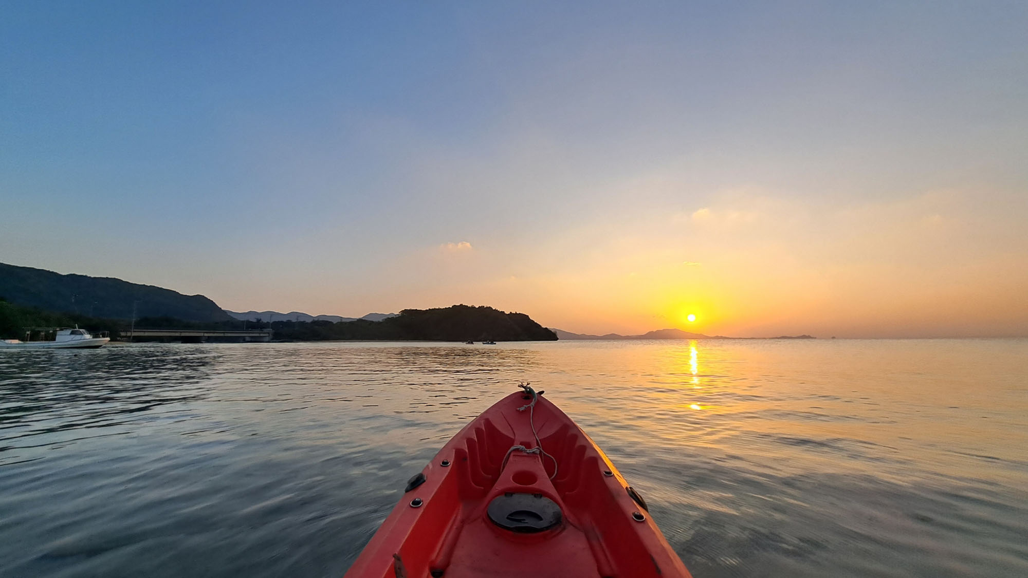 【観光】 カヤックから望む夕日