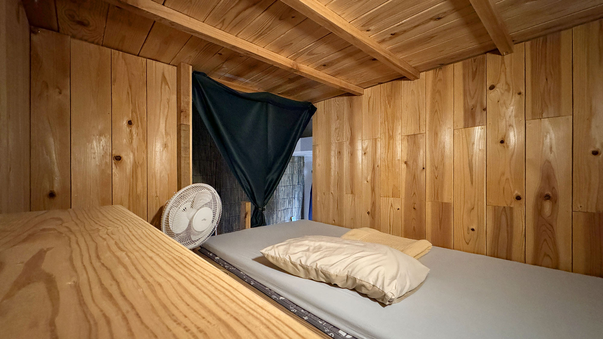 【客室】 ドミトリー 