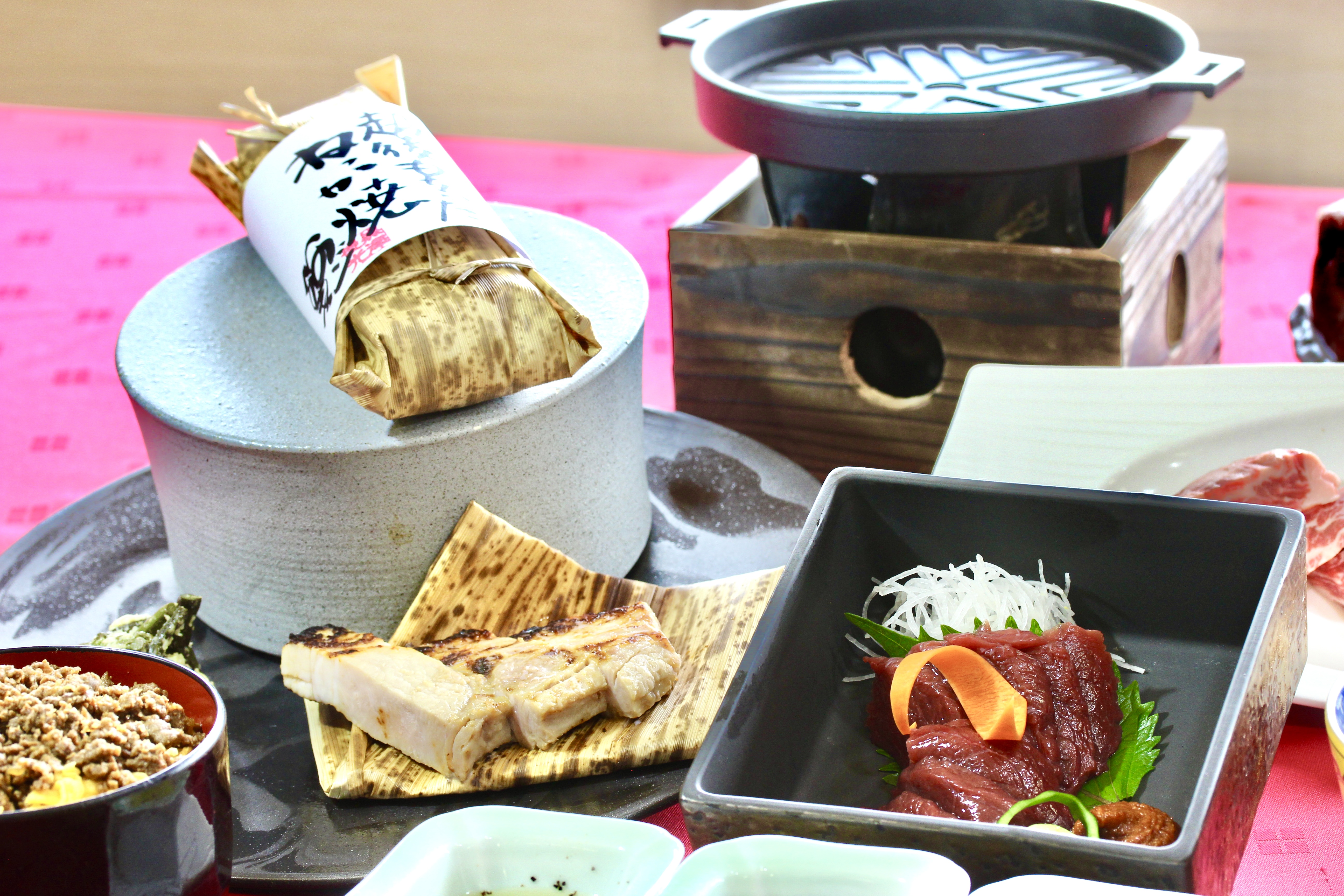 【ねっか焼き】肉厚な『越後もち豚』を只見の銘酒『ねっかの酒粕』と目黒麹店の『生味噌』に漬け込みました